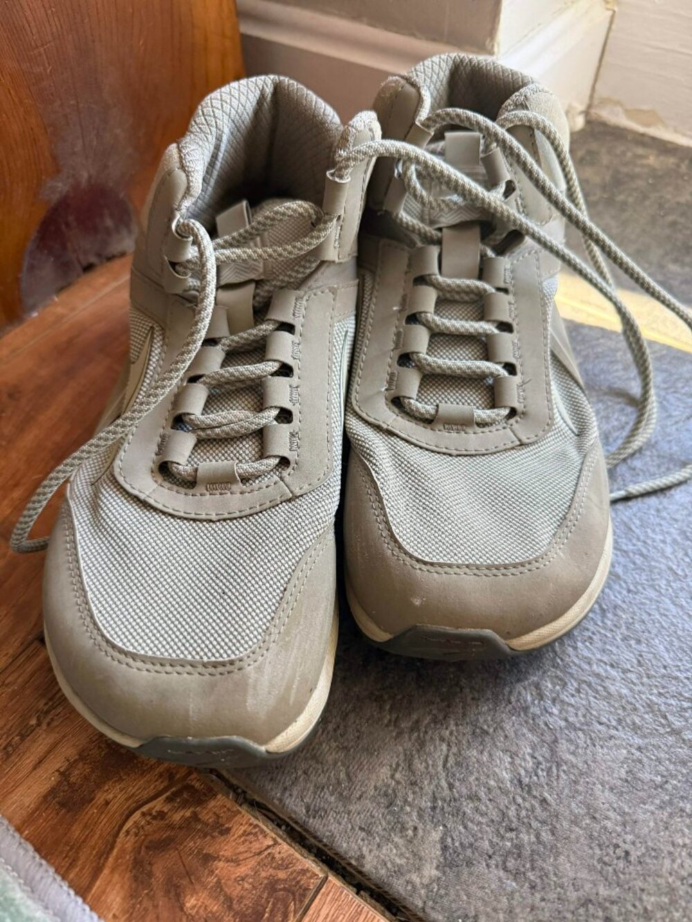 Women's Green Altra Hiking Boots Size 8.5